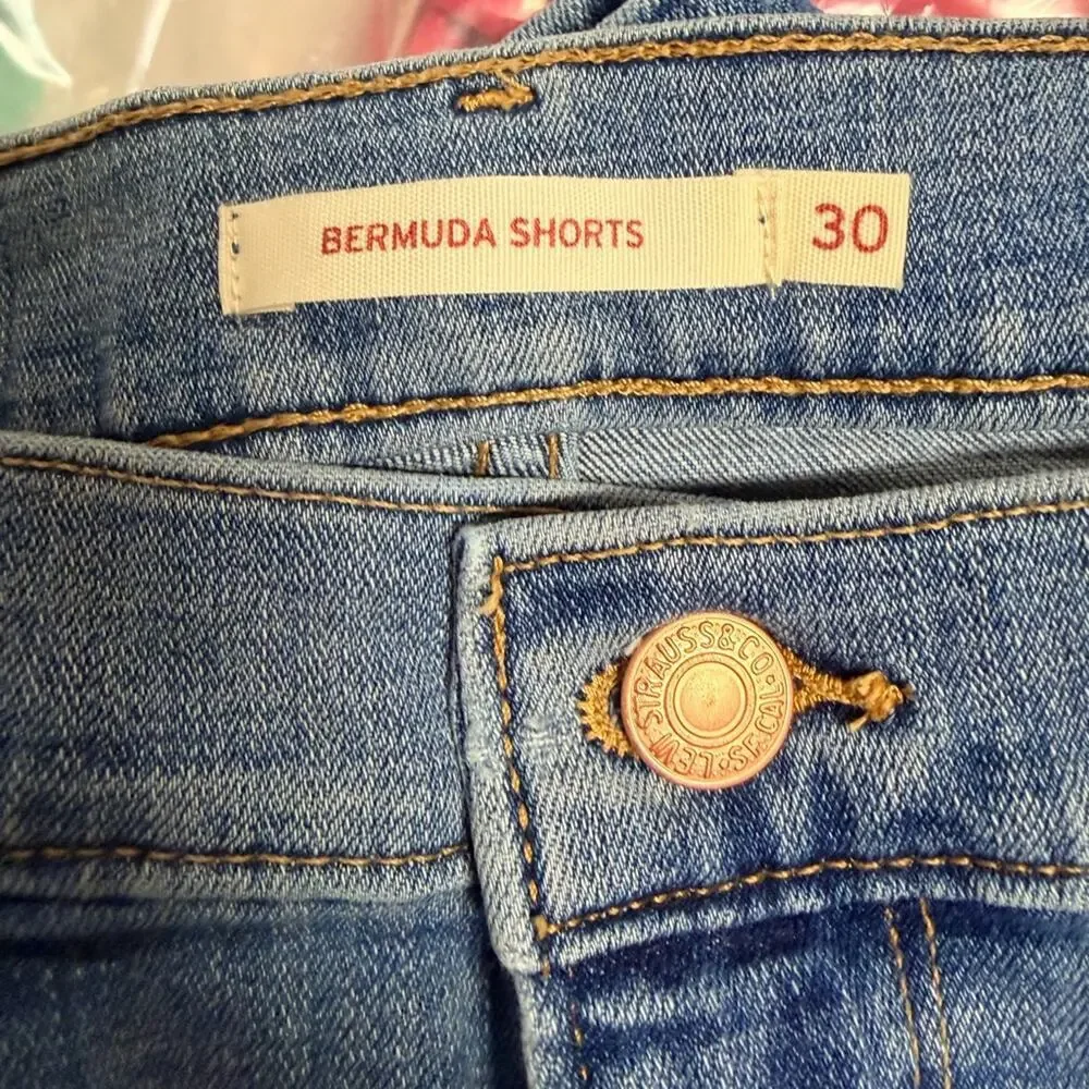 Levi’s Bermuda Blue Denim Shorts